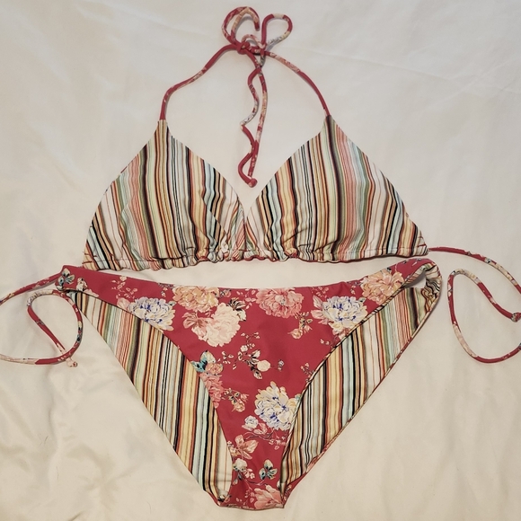 Bikini - Picture 3 of 7